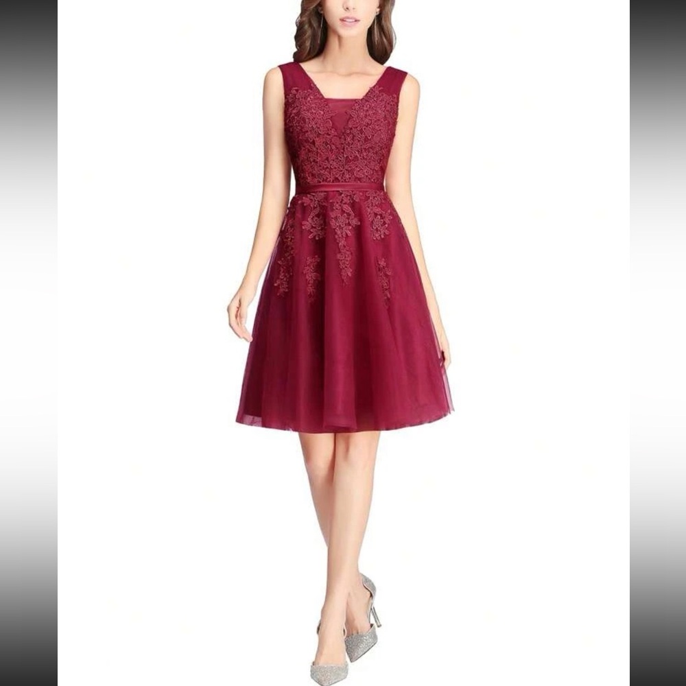 LACE APPLIQUÉ MESH HEM DRESS